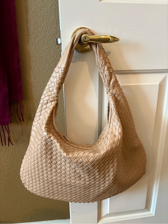 urban outfitters Handbags - Urban Outfitters Neutral Beige Woven Hobo Bag